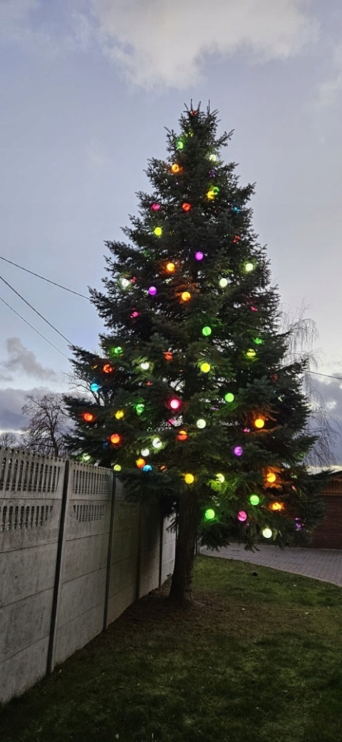 LAMIONY LAMPKI CHOINKOWE LED-15 kul na zewnątrz